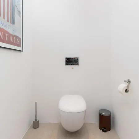 Neptun Park Spacious 3-bedroom By Renters アパート