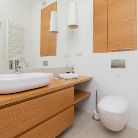 Neptun Park Spacious 3-bedroom By Renters Апартаменты