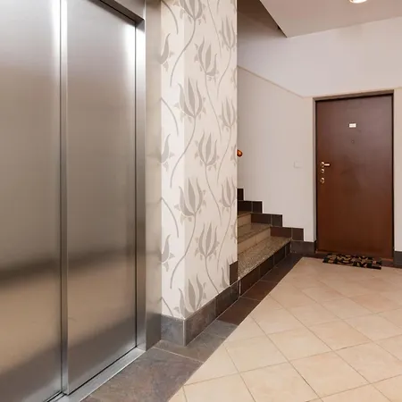 Neptun Park Spacious 3-bedroom By Renters * Gdansk